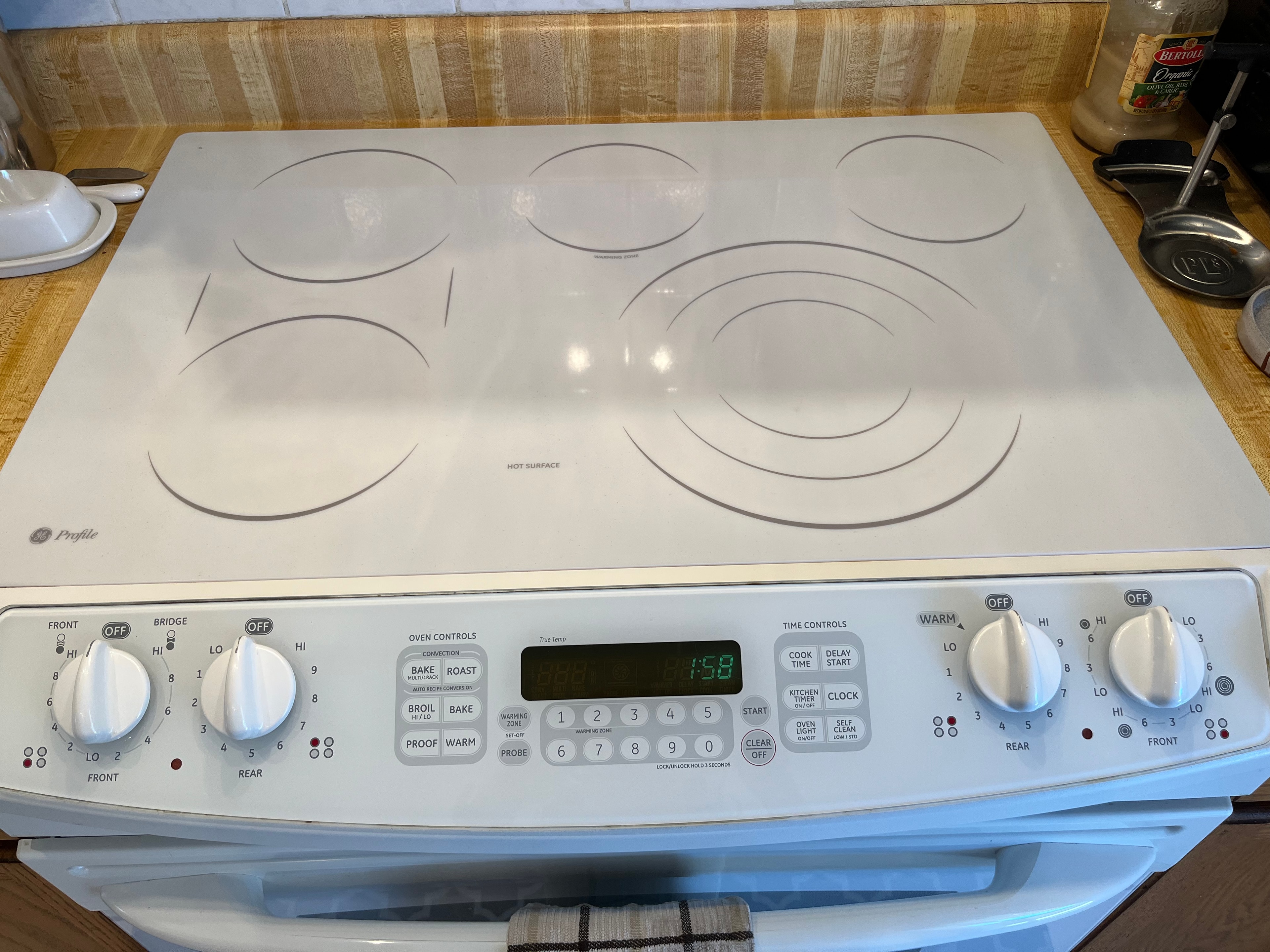 Kitchen stovetop after cleaning — spotless and gleaming